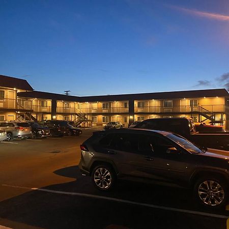 Days Inn By Wyndham Newport Or Exterior photo