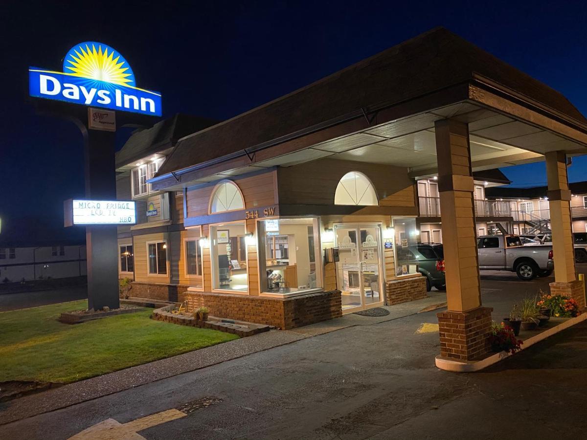 Days Inn By Wyndham Newport Or Exterior photo