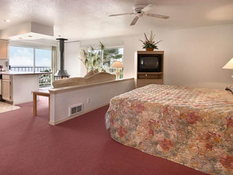Days Inn By Wyndham Newport Or Room photo