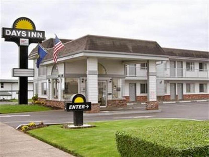 Days Inn By Wyndham Newport Or Exterior photo